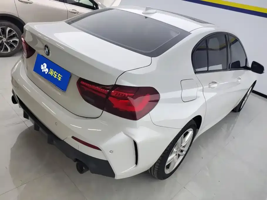 BMW 1 Series 120i M Sport Shadow Edition 2023 — фото 3