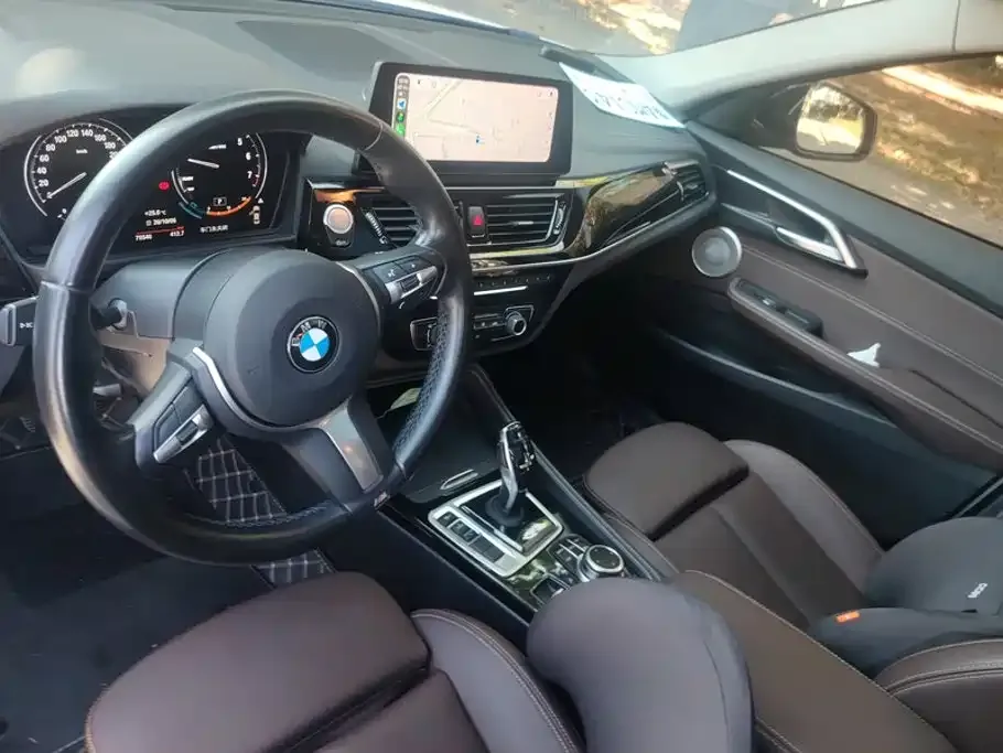 BMW 1 Series 120i M Sport Shadow Edition 2023 — фото 12