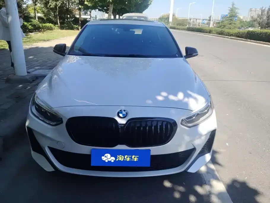 BMW 1 Series 120i M Sport Shadow Edition 2023 — фото 2