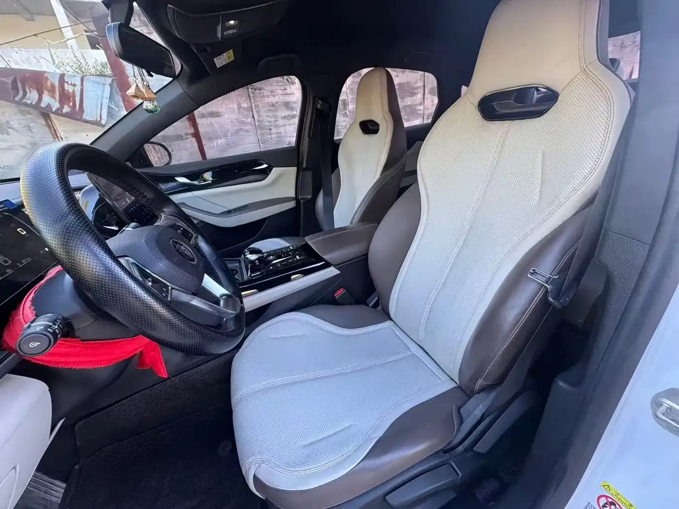 BYD Qin PLUS Glory Edition DM-i 55KM Leading 2024 — фото 10
