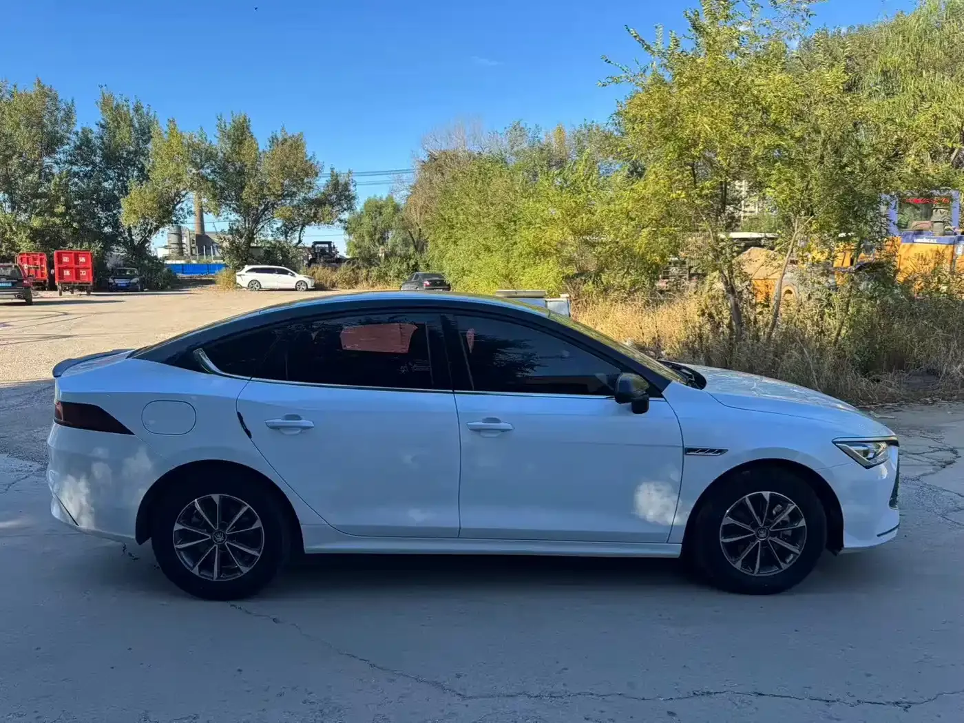 BYD Qin PLUS Glory Edition DM-i 55KM Leading 2024 — фото 5