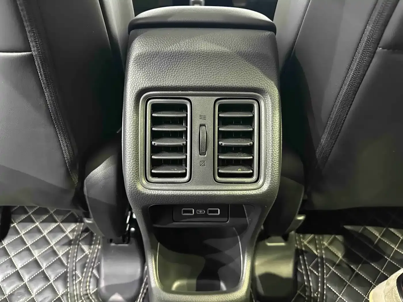 Honda XR-V Facelift 1.5L CVT Fever Edition 2023 — фото 14