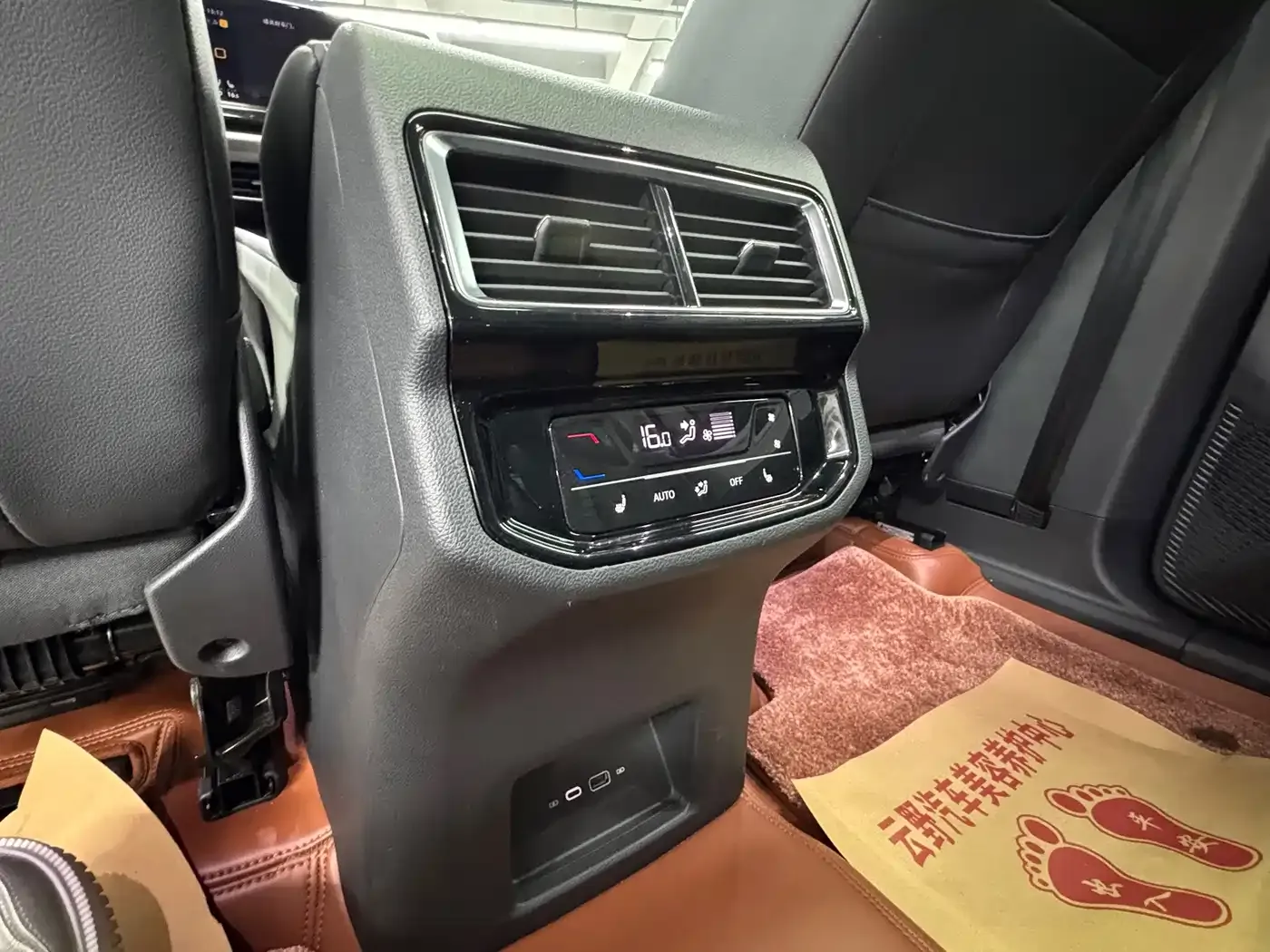 Volkswagen Teramont 380TSI 4WD Premium Luxury Edition 2022 — фото 13