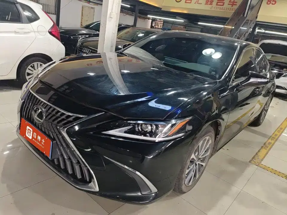 Lexus ES 300h Excellence Edition 2023