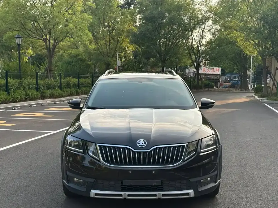 Skoda Octavia Model Wagon TSI280 DSG Luxury Edition 2019