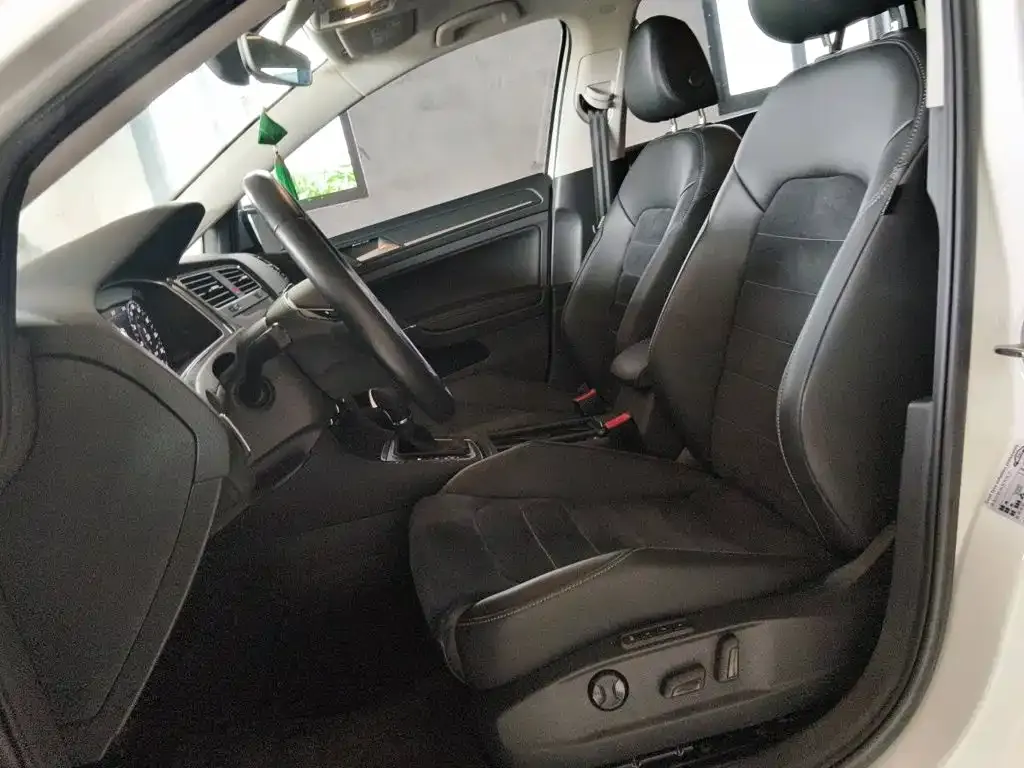 Volkswagen Golf Beloved Edition 280TSI DSG Luxury 2020 — фото 8