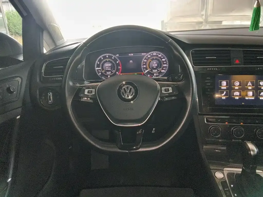 Volkswagen Golf Beloved Edition 280TSI DSG Luxury 2020 — фото 3