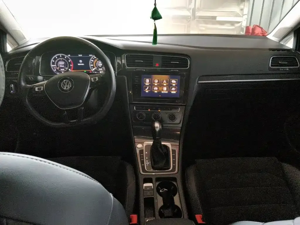 Volkswagen Golf Beloved Edition 280TSI DSG Luxury 2020 — фото 13