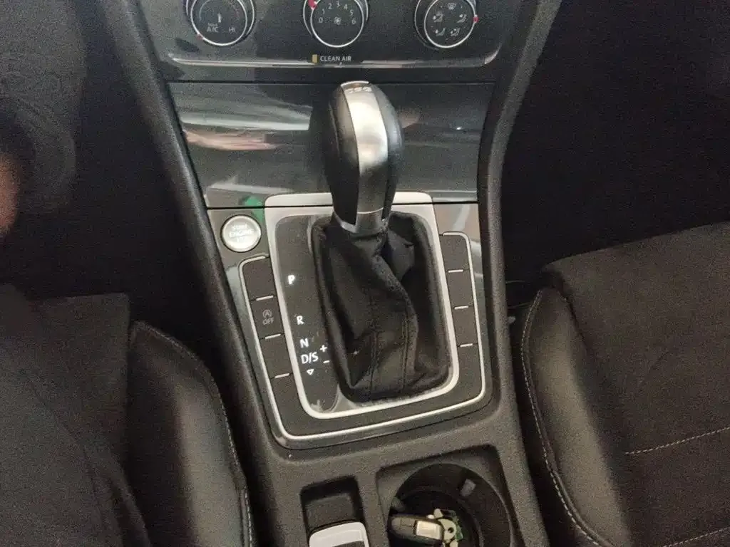 Volkswagen Golf Beloved Edition 280TSI DSG Luxury 2020 — фото 7