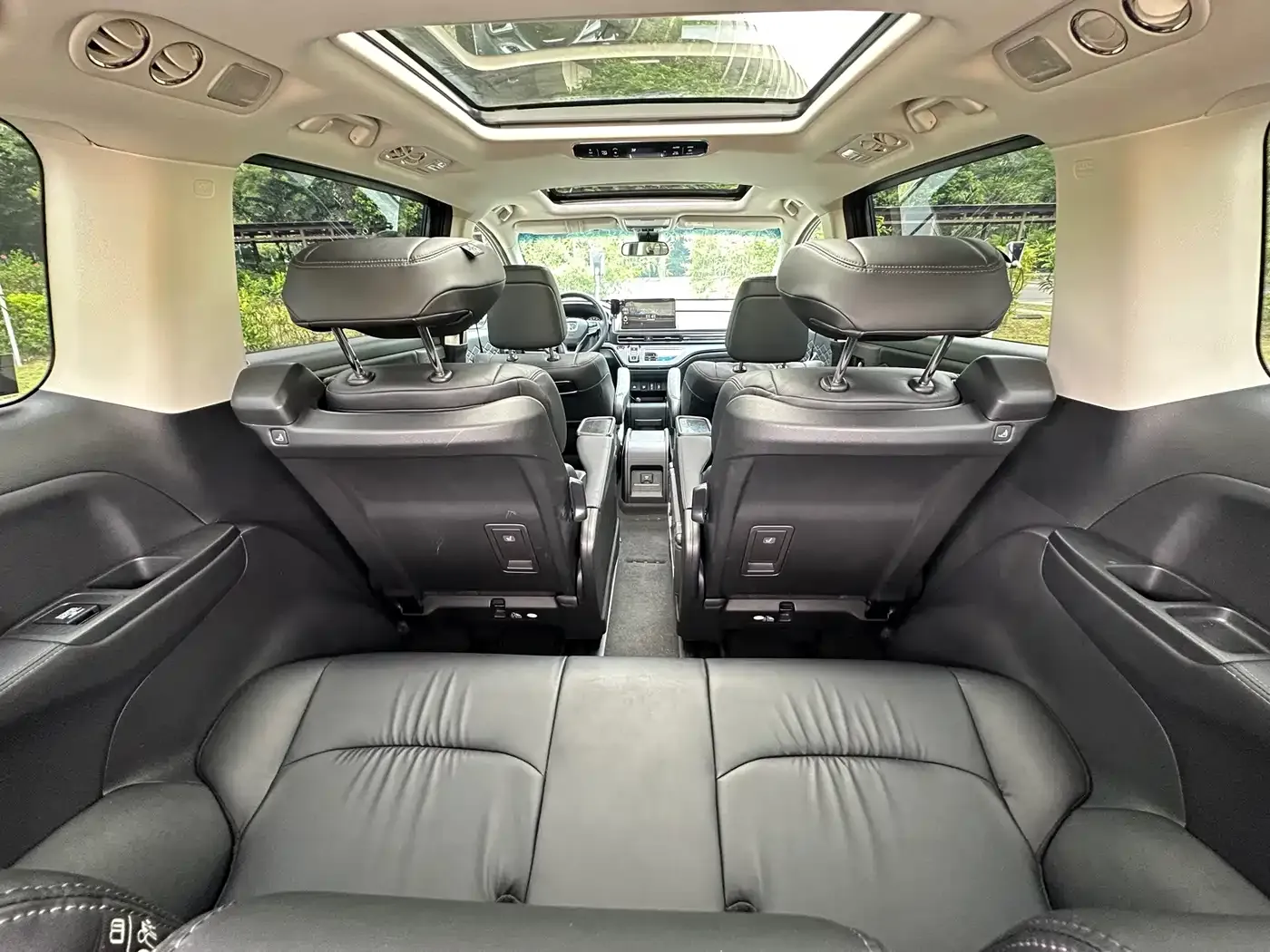 Honda Elysion 2.0L e:HEV Luxury First Edition 2022 — фото 22