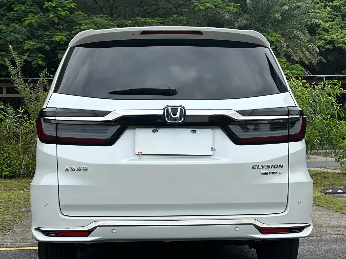 Honda Elysion 2.0L e:HEV Luxury First Edition 2022 — фото 18
