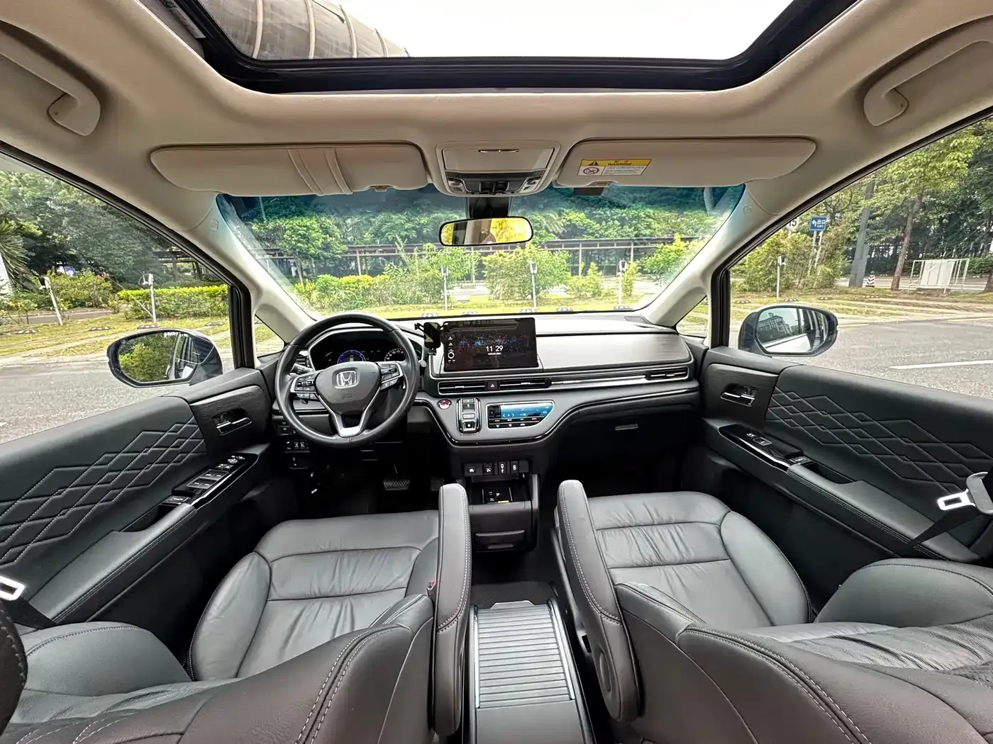 Honda Elysion 2.0L e:HEV Luxury First Edition 2022 — фото 10