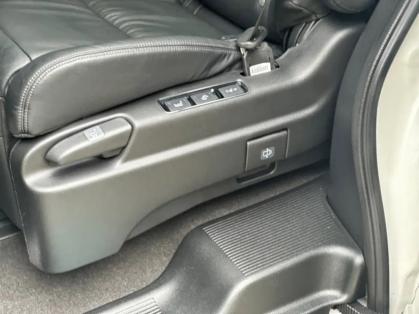 Honda Elysion 2.0L e:HEV Luxury First Edition 2022 — фото 14