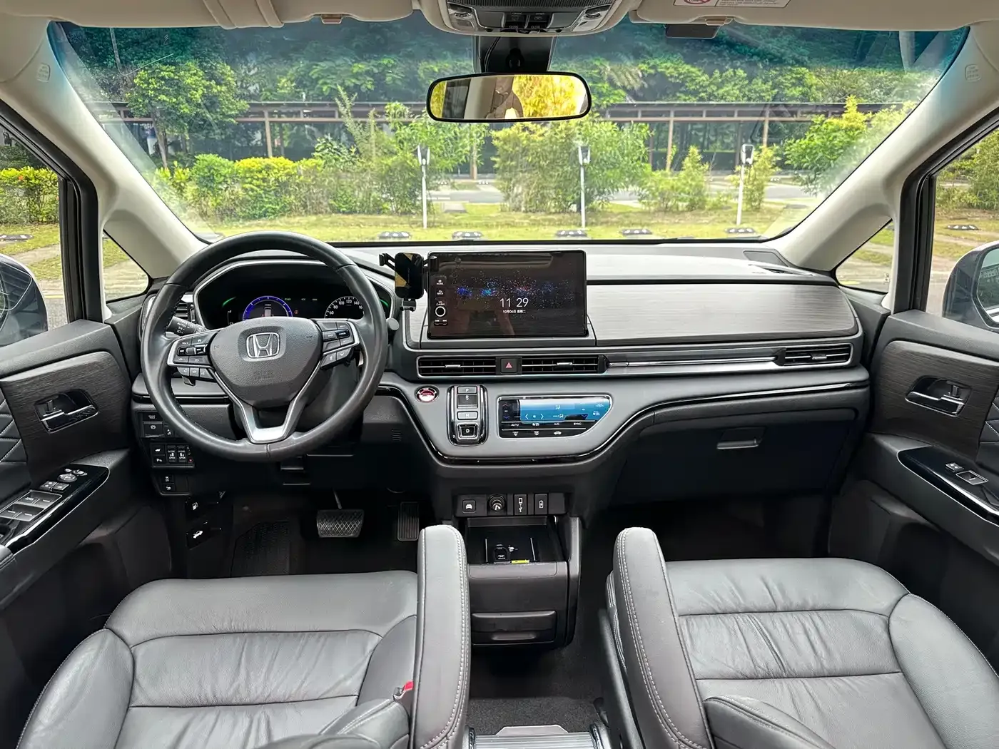 Honda Elysion 2.0L e:HEV Luxury First Edition 2022 — фото 9