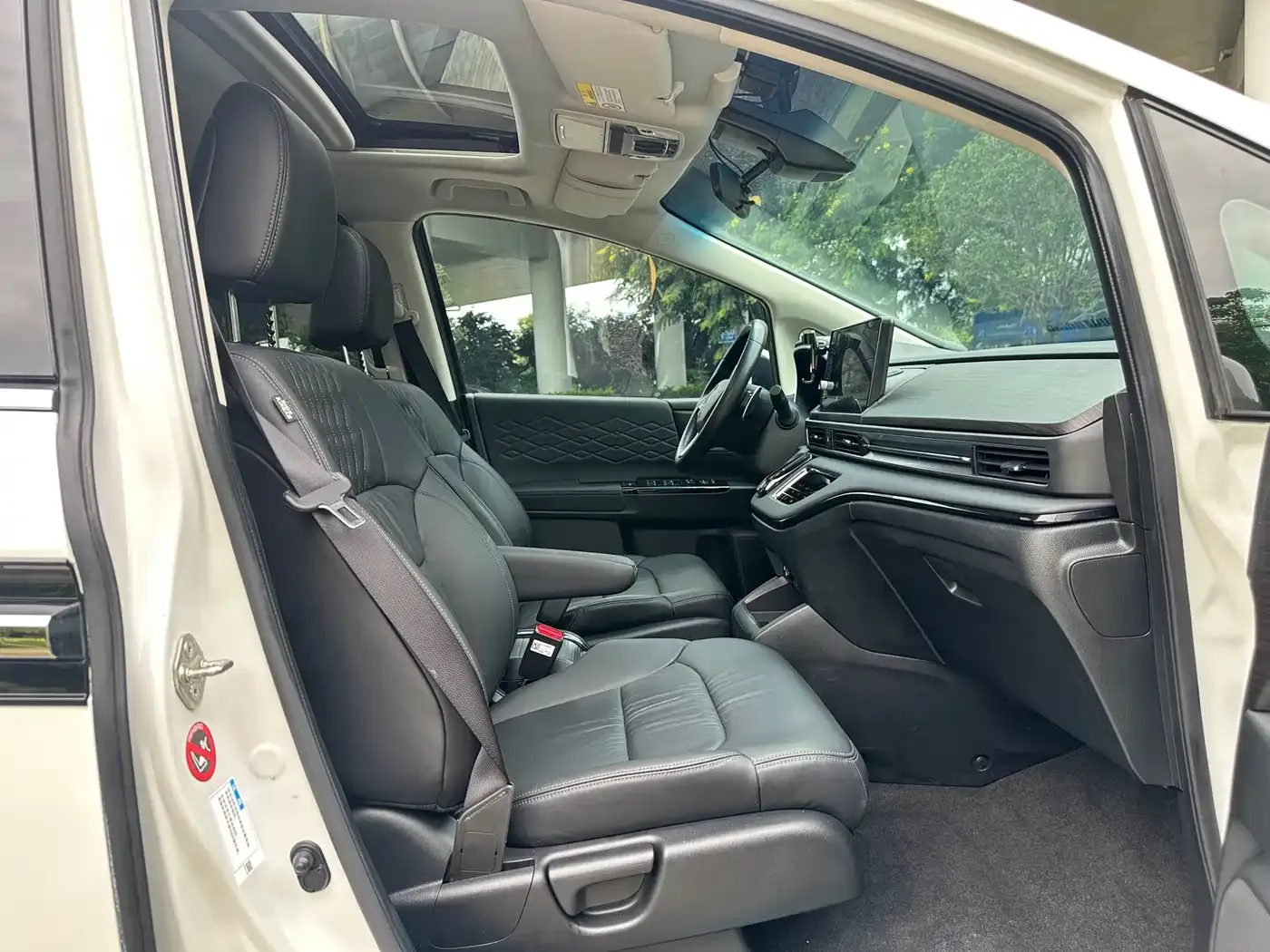 Honda Elysion 2.0L e:HEV Luxury First Edition 2022 — фото 7