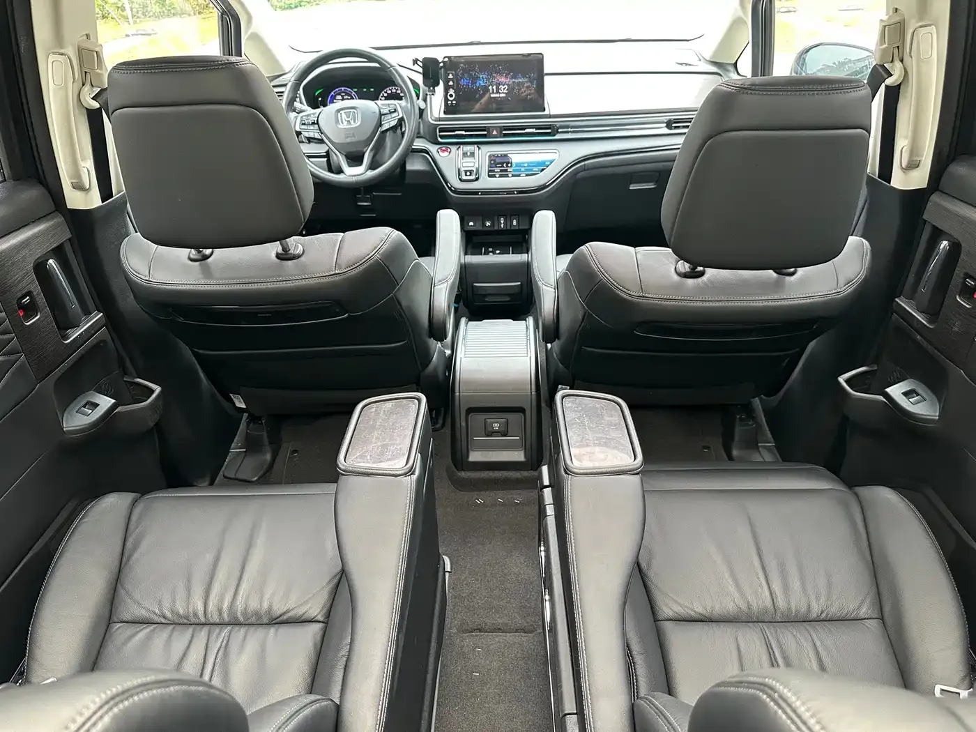 Honda Elysion 2.0L e:HEV Luxury First Edition 2022 — фото 13
