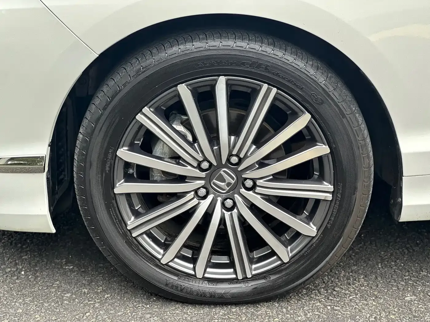 Honda Elysion 2.0L e:HEV Luxury First Edition 2022 — фото 23