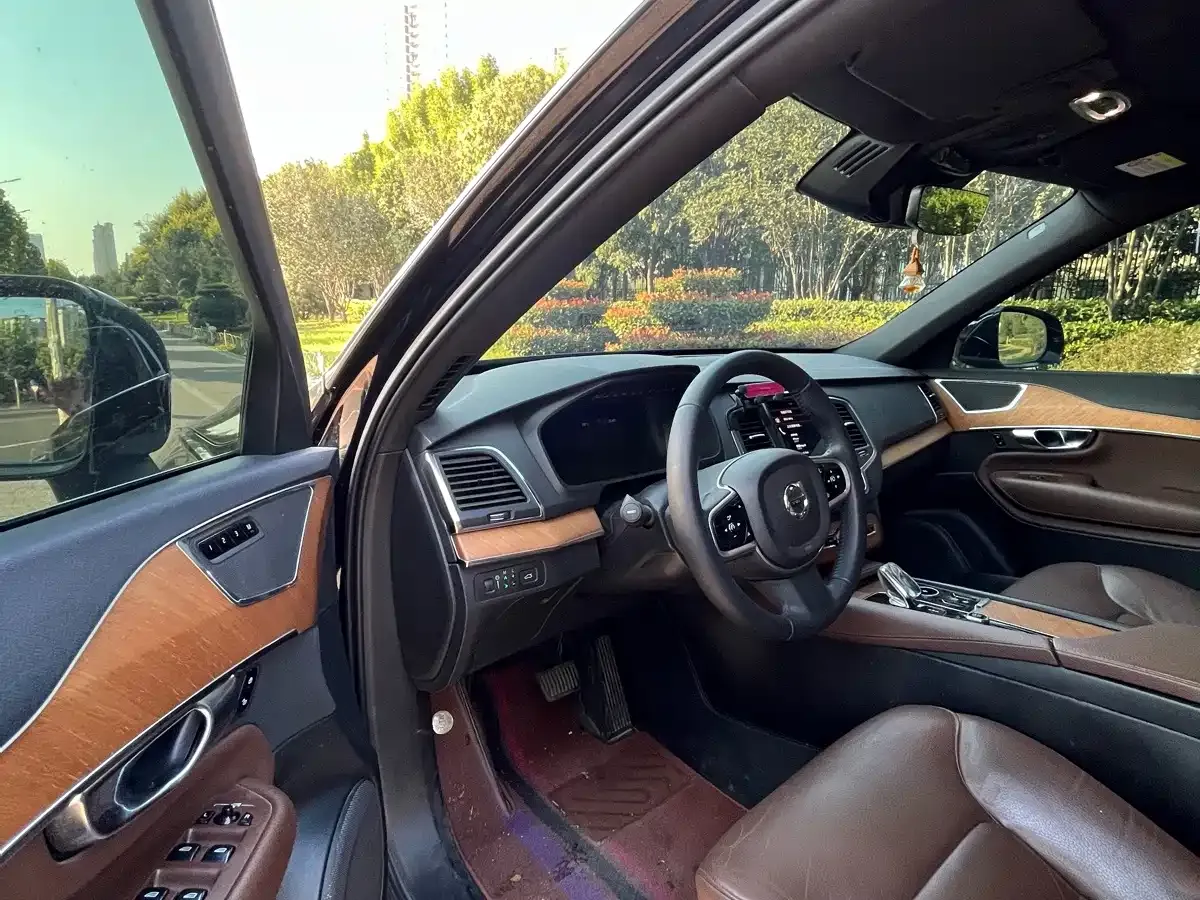 Volvo XC90 B5 Smart Drive Luxury 7-seater 2022 — фото 4