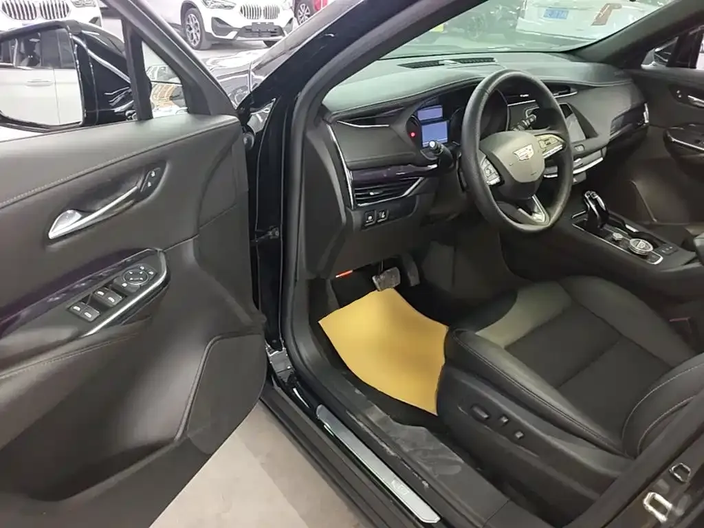Cadillac XT4 28T FWD Style 2023 — фото 16