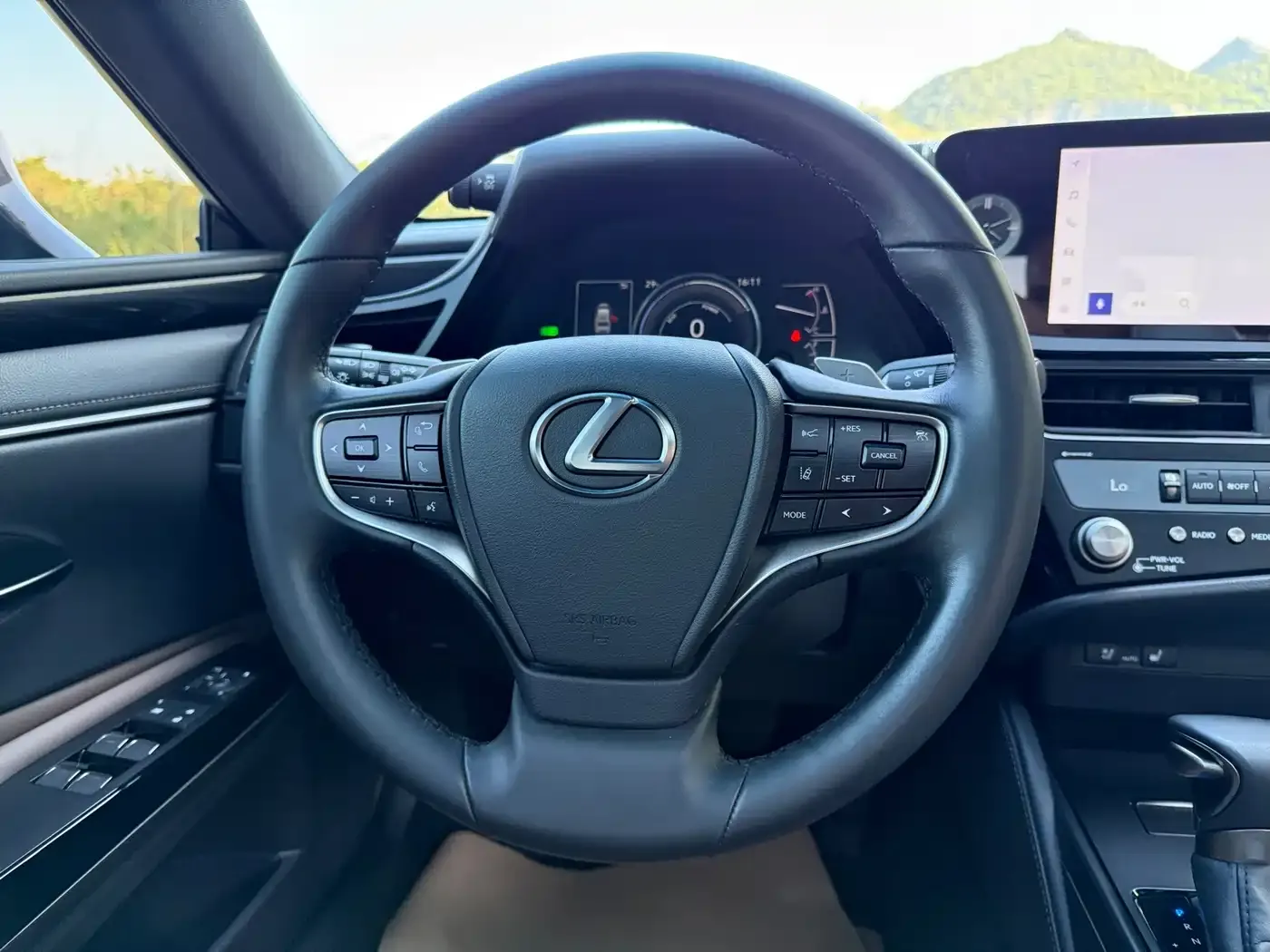 Lexus ES 300h Ultimate Edition 2024 — фото 9