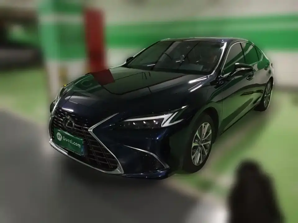 Lexus ES 200 Ultimate Edition 2025