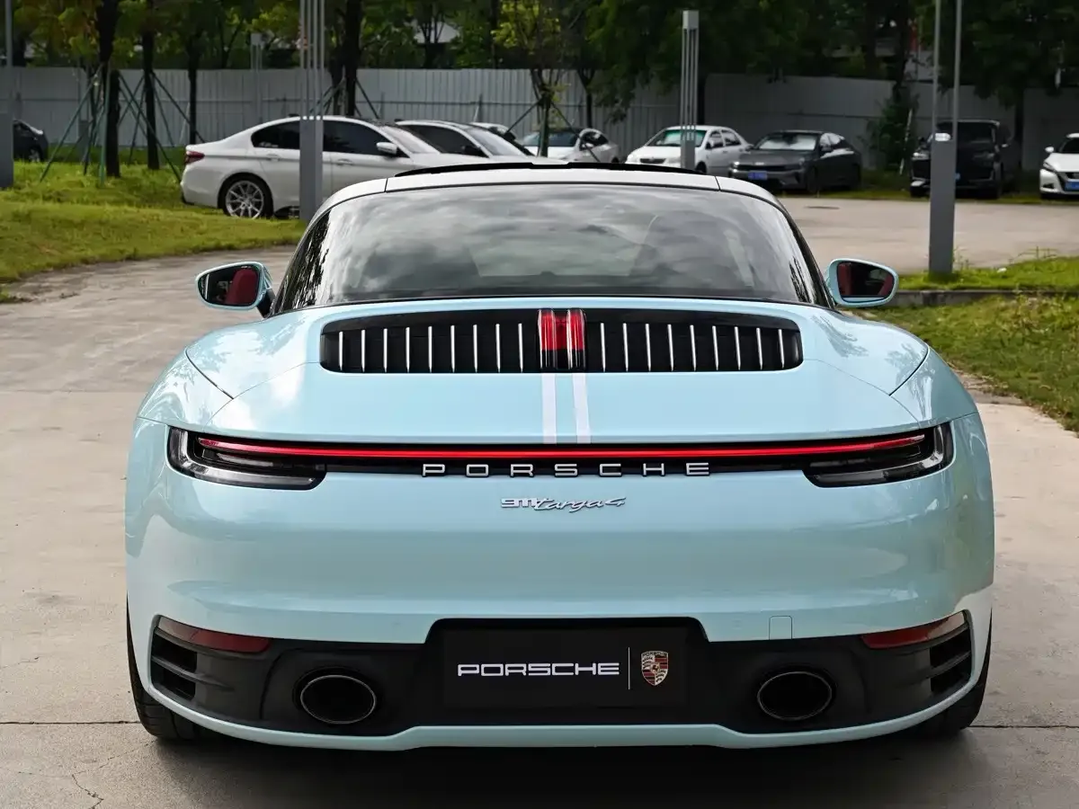 Porsche 911 Carrera 4 3.0T 2023 — фото 3