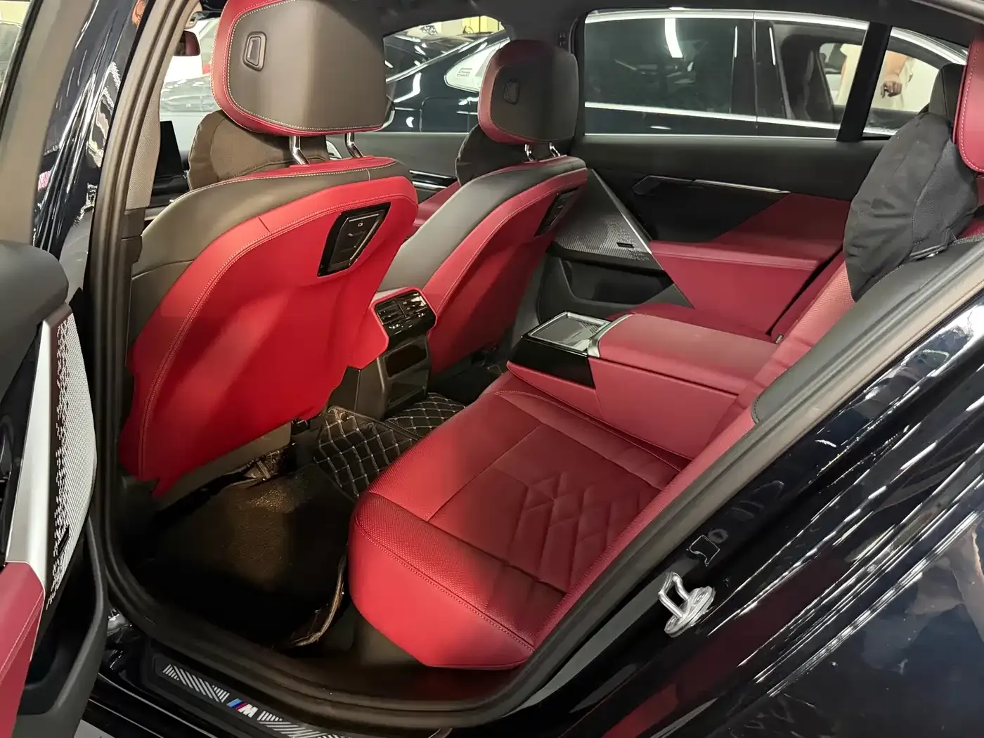 BMW 5 Series 530Li Exclusive Luxury Package 2026 — фото 6