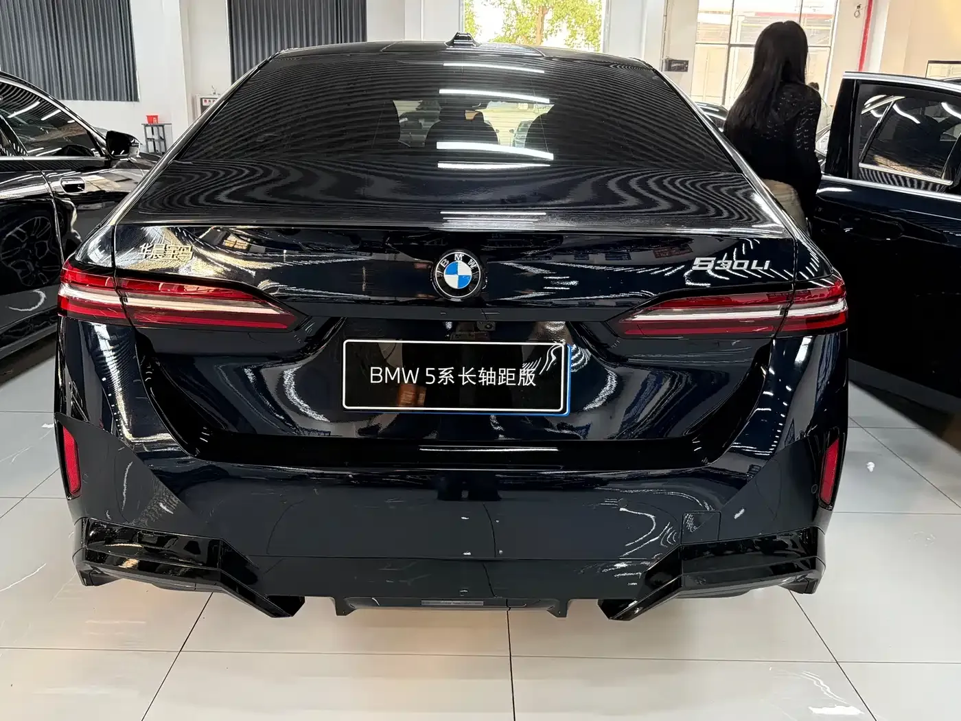 BMW 5 Series 530Li Exclusive Luxury Package 2026 — фото 3