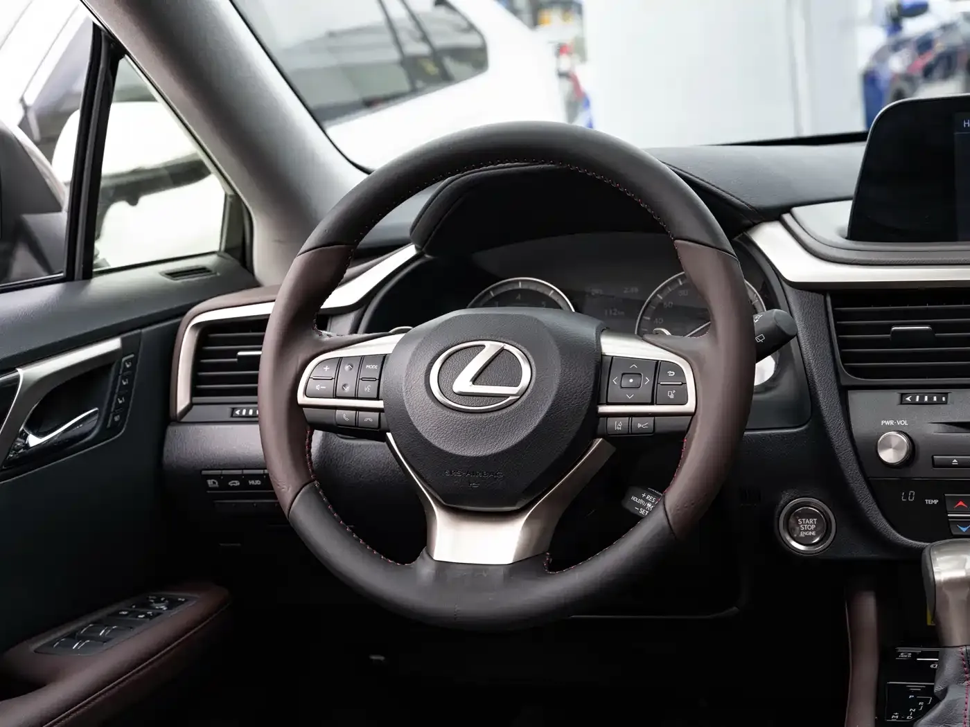 Lexus RX Facelift 300 2WD Elite Edition 2020 — фото 14