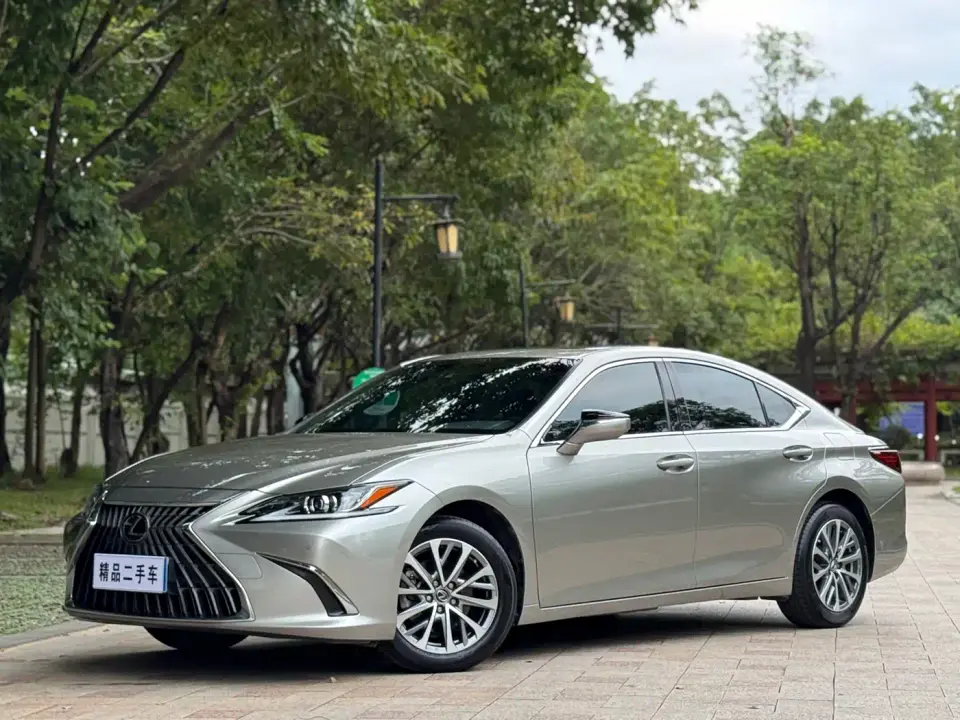 Lexus ES 200 Excellence Edition 2023