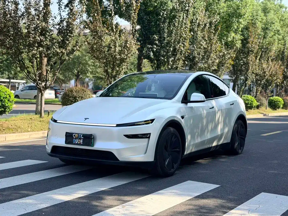Tesla Model Y Rear-Wheel Drive 2026