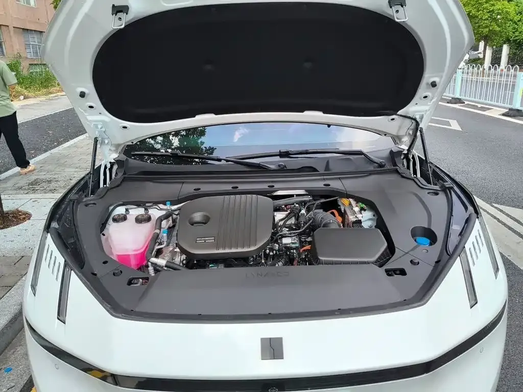 Lynk & Co 10 EM-P Facelift 240 AWD Ultra 2026 — фото 21