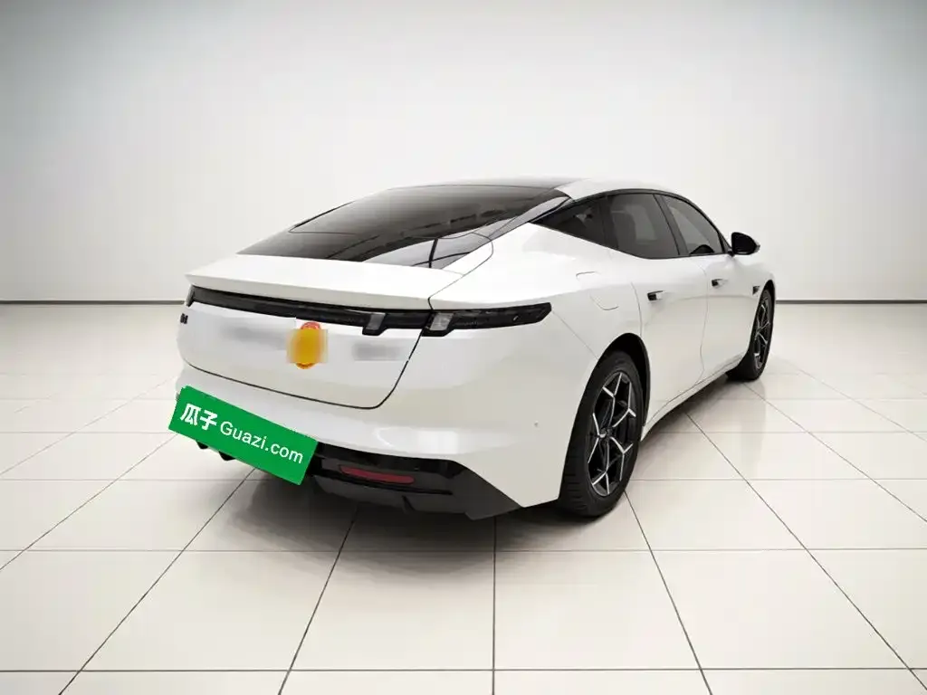 Lynk & Co 10 EM-P Facelift 240 AWD Ultra 2026 — фото 6