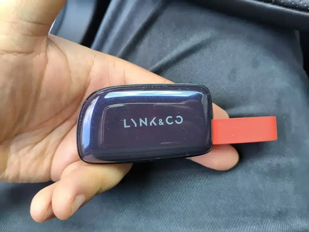 Lynk & Co 10 EM-P Facelift 240 AWD Ultra 2026 — фото 9