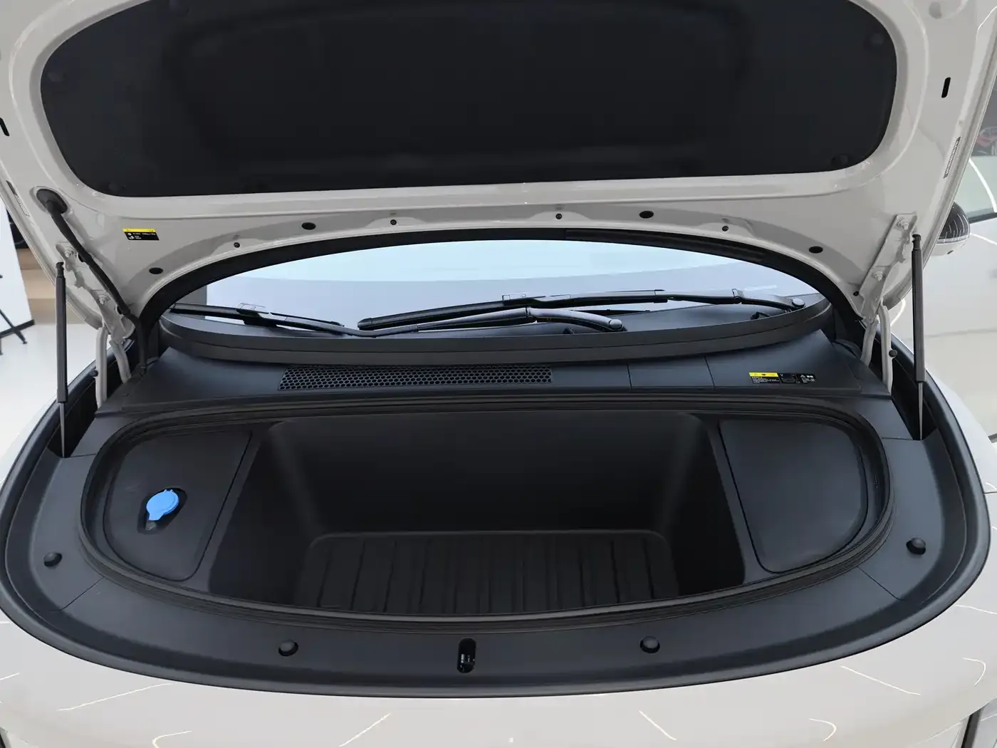 Li Auto i6 2WD Base Model 2025 — фото 32