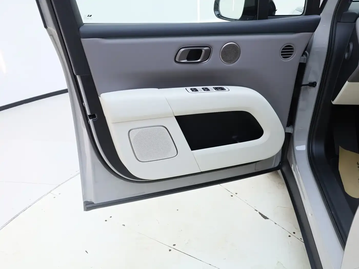 Li Auto i6 2WD Base Model 2025 — фото 16