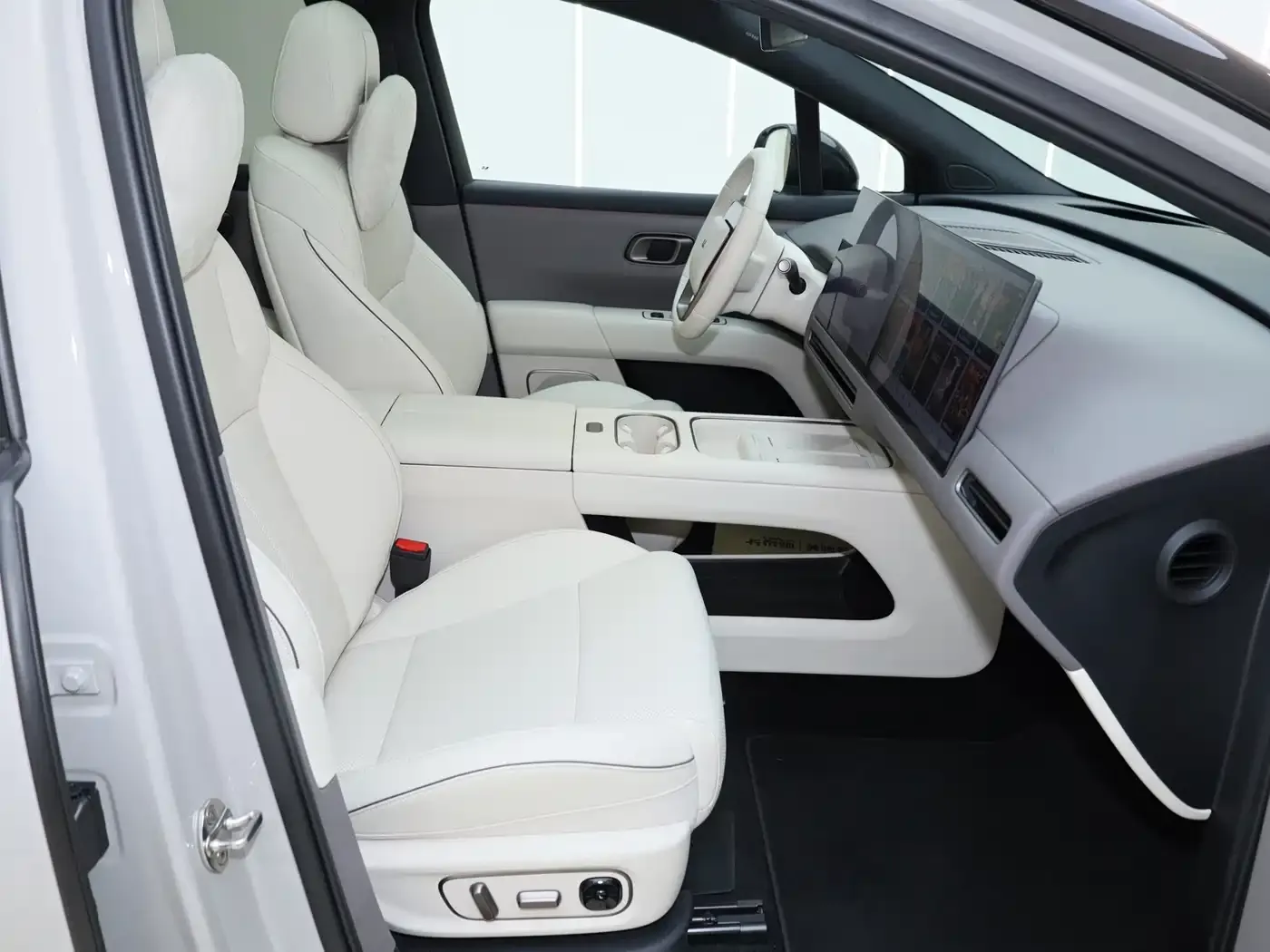 Li Auto i6 2WD Base Model 2025 — фото 13