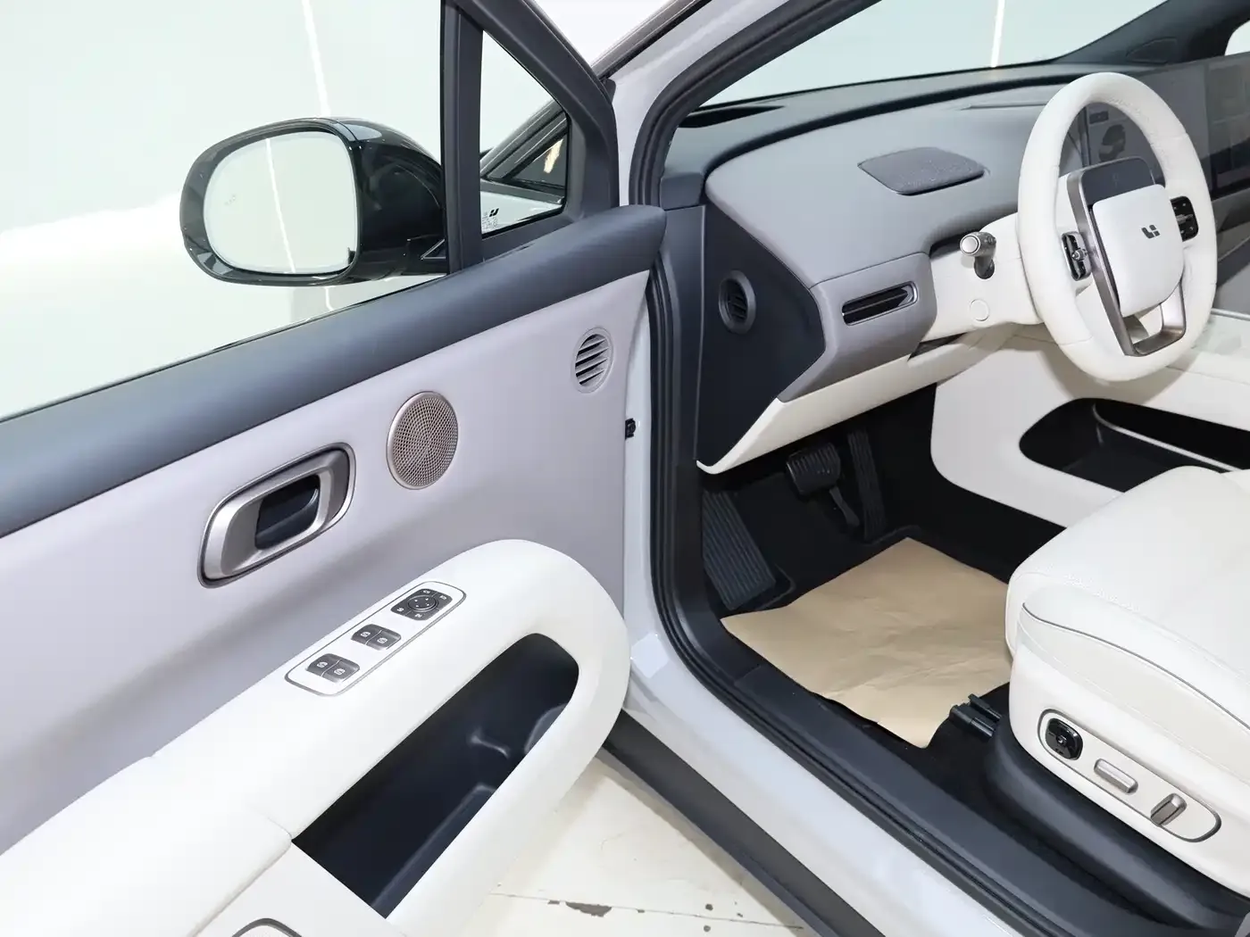 Li Auto i6 2WD Base Model 2025 — фото 25