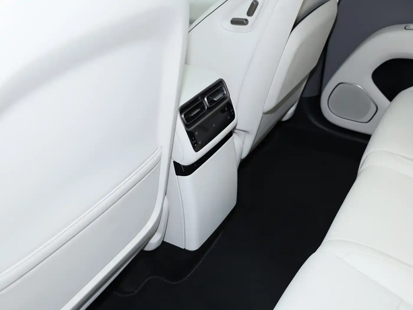 Li Auto i6 2WD Base Model 2025 — фото 18