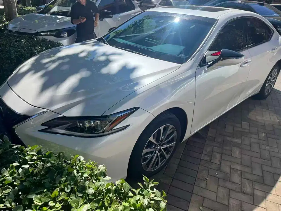Lexus ES 200 Excellence Edition 2023