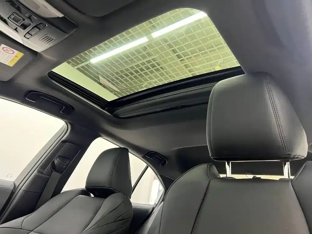 Toyota Levin Dual Engine 1.8H E-CVT Luxury Edition 2022 — фото 14