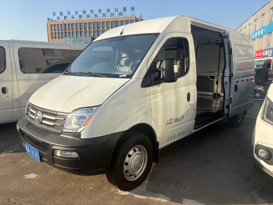 SAIC Maxus Xintu V80 2.0T PLUS Manual Van Long Wheelbase Medium Roof 3 Seater 2021
