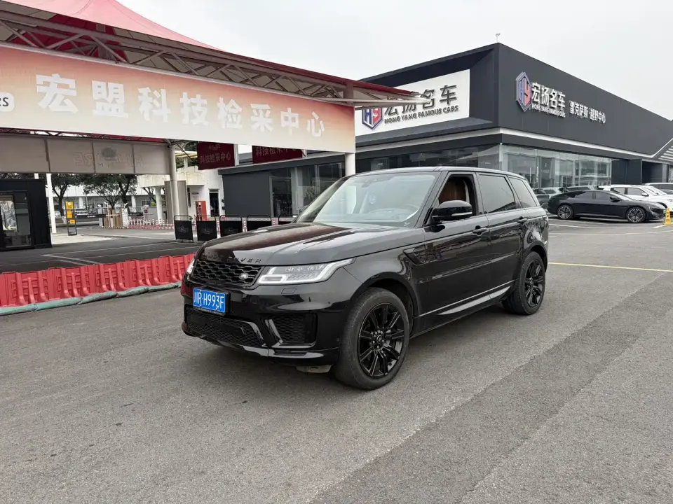 Land Rover Range Rover Sport 3.0 L6 Gloss Black Edition 2021