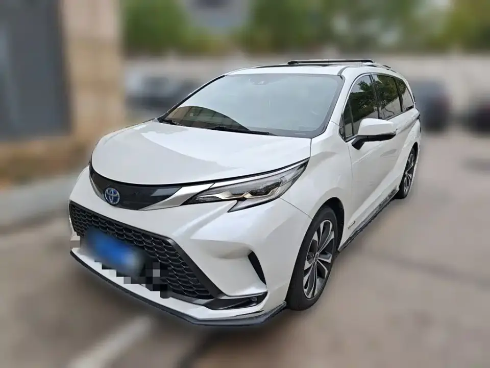 Toyota Granvia 2.5L Hybrid Premium Edition 2023