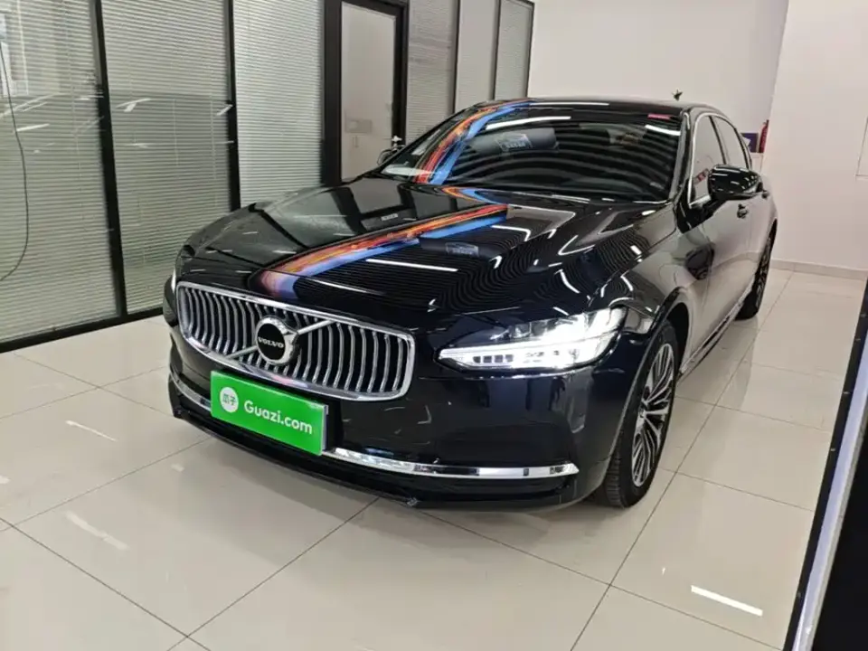 Volvo S90 B5 Momentum Luxury Edition 2024