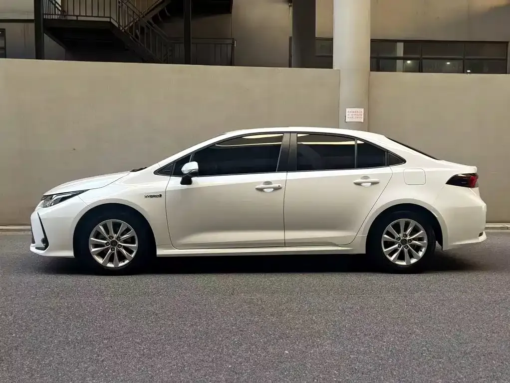 Toyota Corolla 1.8L Smart Hybrid Dual Engine Elite Edition 2023 — фото 3