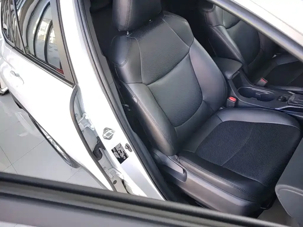 Toyota Corolla Cross 2.0L Smart Hybrid Dual Engine Pioneer Edition 2025 — фото 25