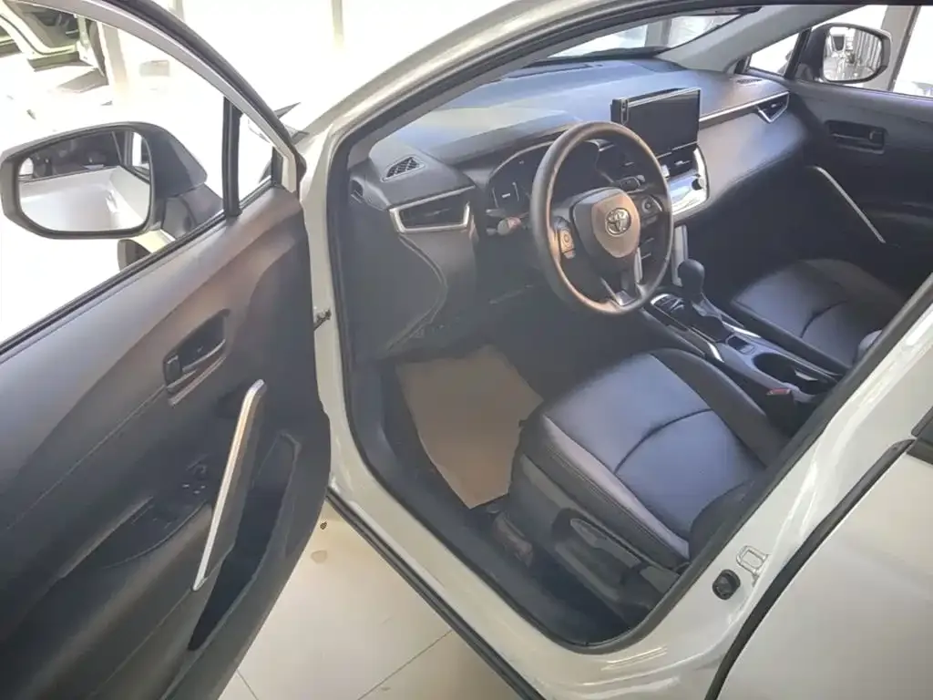 Toyota Corolla Cross 2.0L Smart Hybrid Dual Engine Pioneer Edition 2025 — фото 16