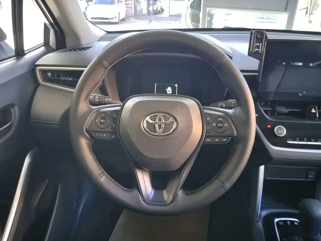 Toyota Corolla Cross 2.0L Smart Hybrid Dual Engine Pioneer Edition 2025 — фото 11