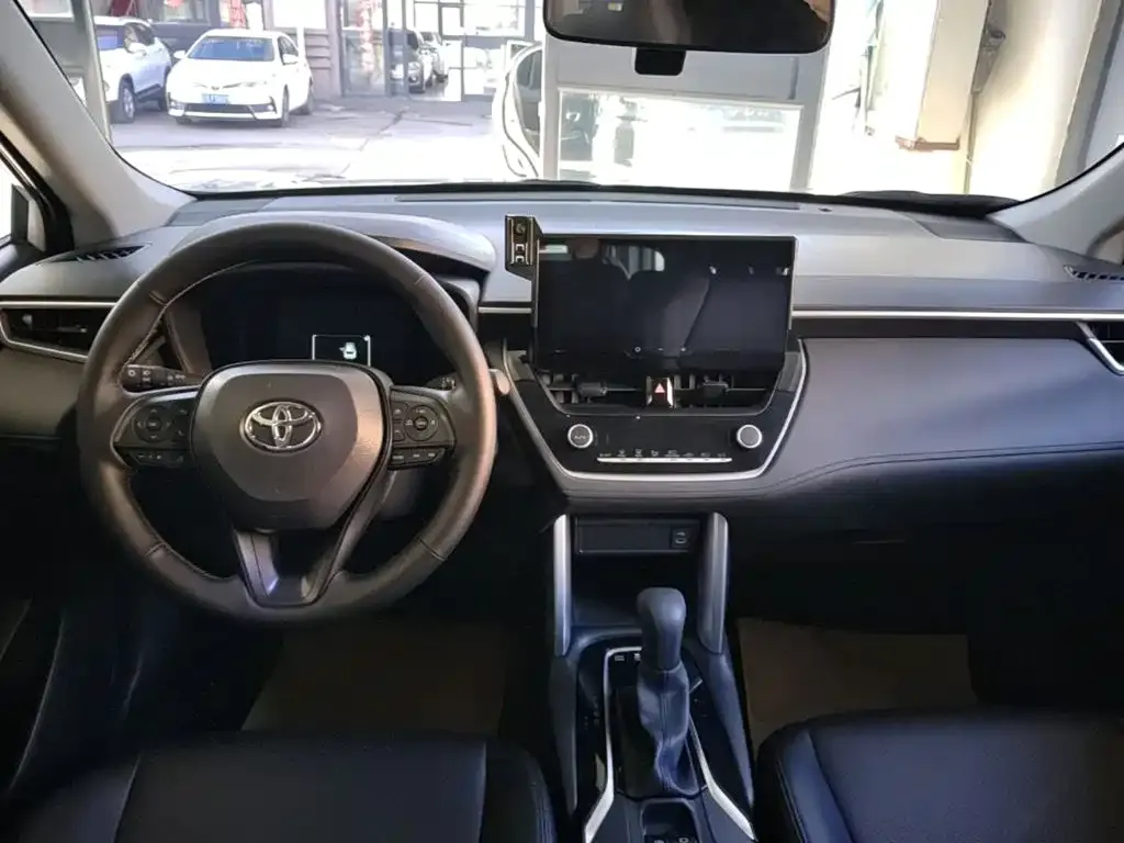 Toyota Corolla Cross 2.0L Smart Hybrid Dual Engine Pioneer Edition 2025 — фото 10